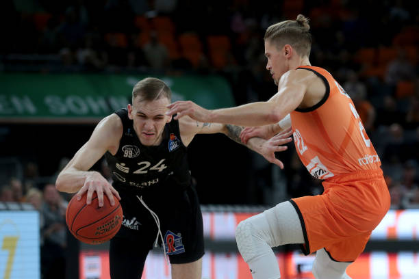 一个强有力 一个强有力