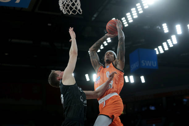 随后倒地 随后倒地